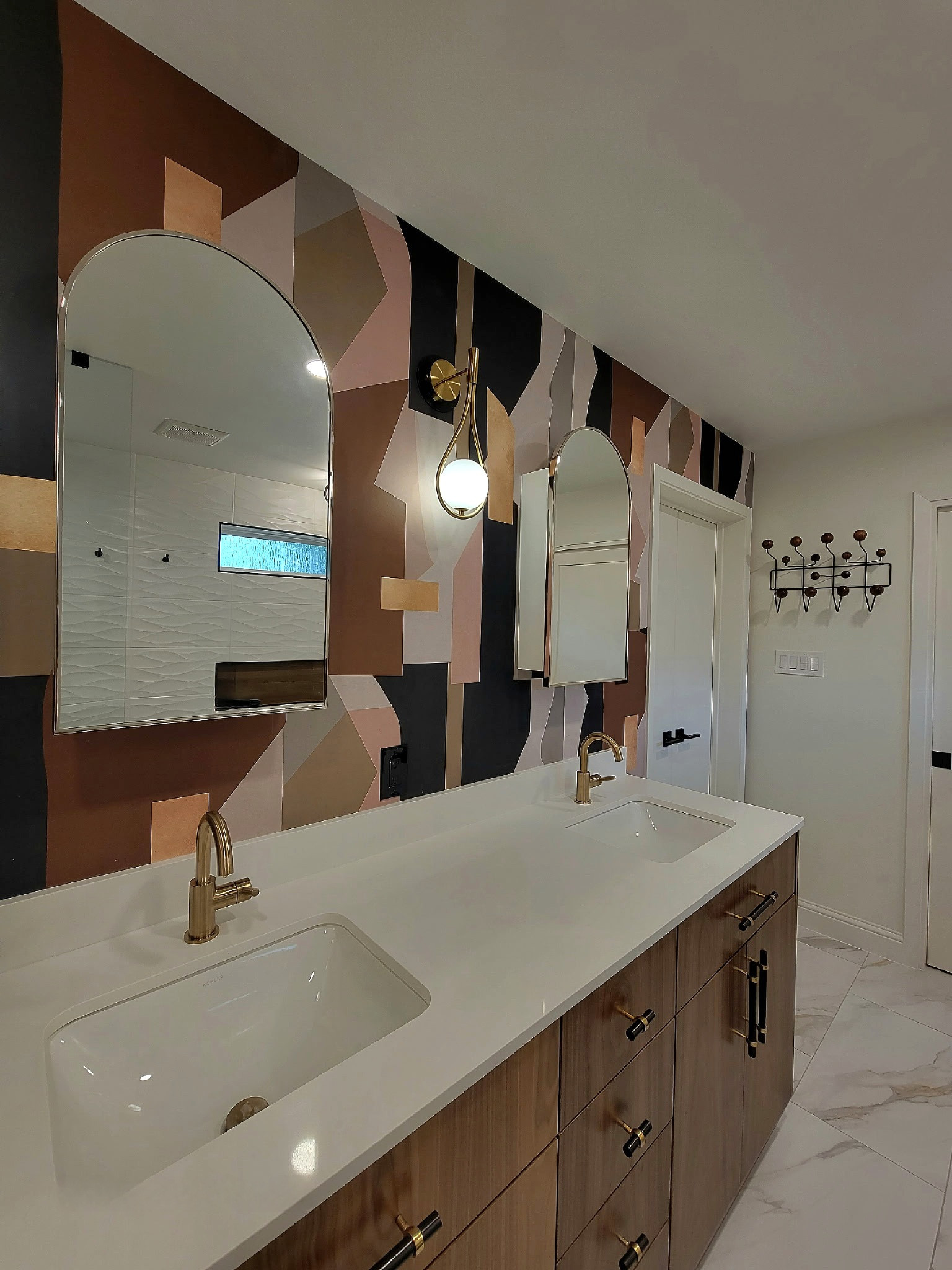 CONTEMPORARY MASTER BATHROOM WITH WALKING CLOSET