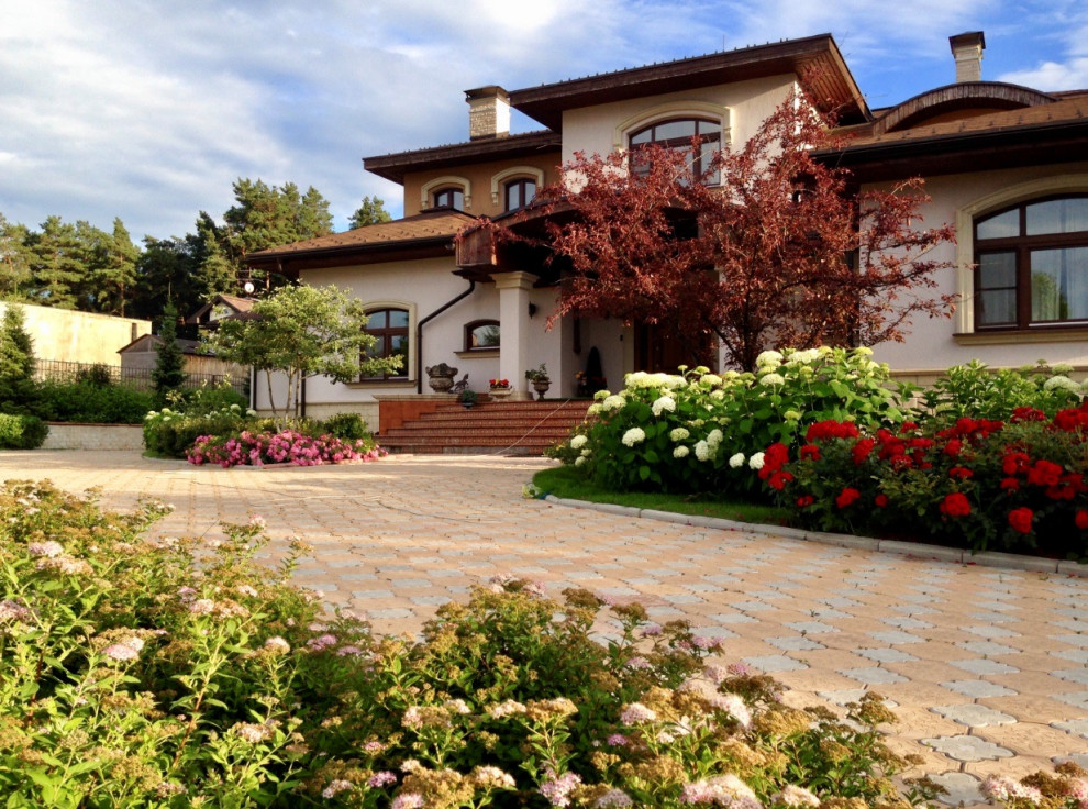 Рушана, Михаил