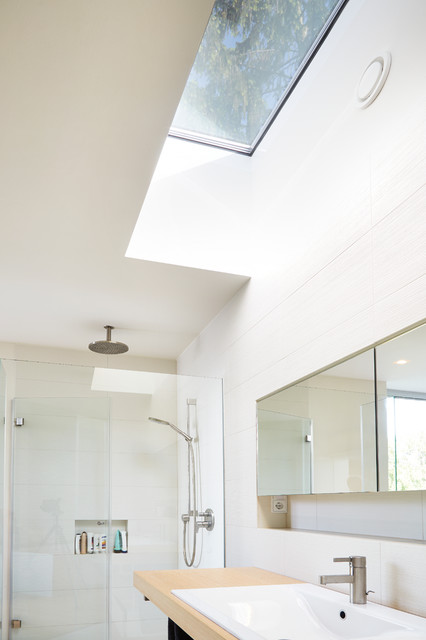Wohnhaus S&uuml;rth, Badezimmer modern-bathroom
