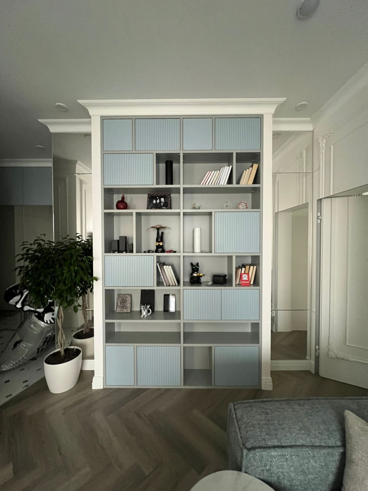 Стеллаж, встроенный в нишу