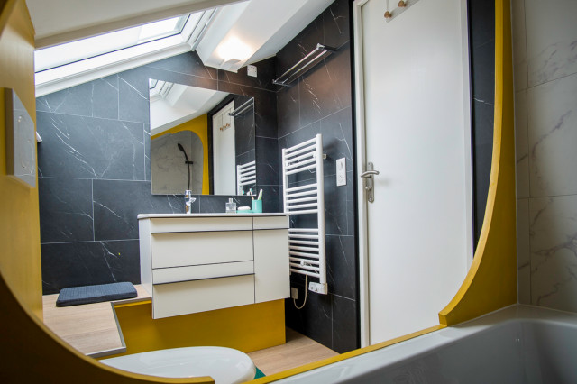 Transformation d'un petit b&acirc;ti ancien rustic-bathroom