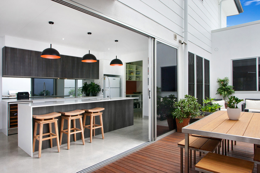 Design ideas for a modern kitchen in Sunshine Coast.