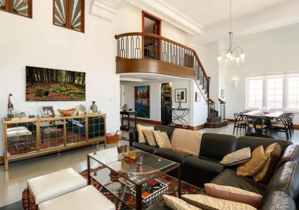 Home design - transitional home design idea in Chicago
