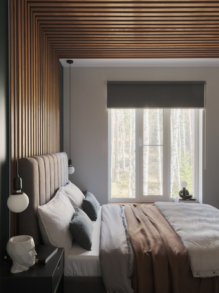 Inspiration pour une chambre parentale design de taille moyenne avec un mur gris, un sol en carrelage de porcelaine, un sol marron et du lambris.