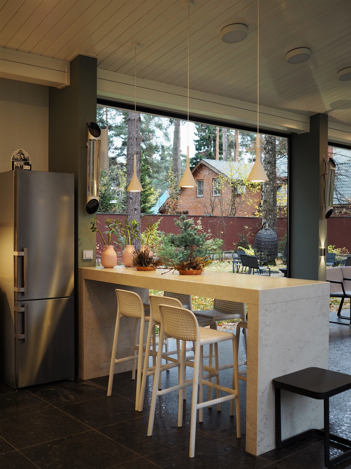 Павильон с летней кухней и домашним кинотеатром