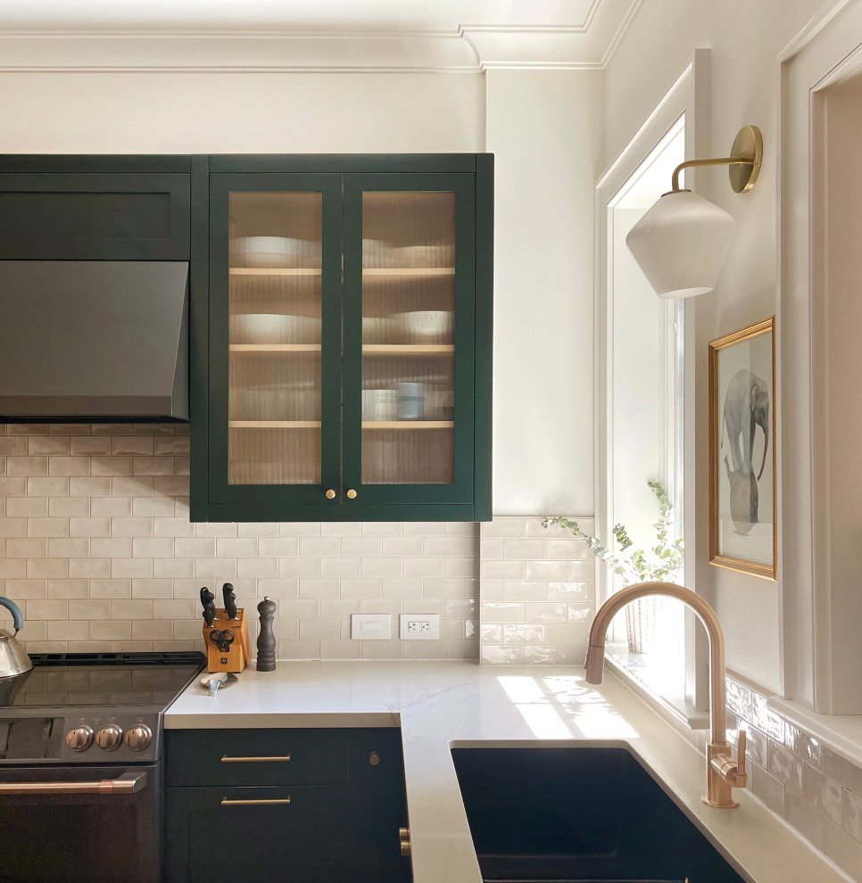 Transitional kitchen photo in Toronto