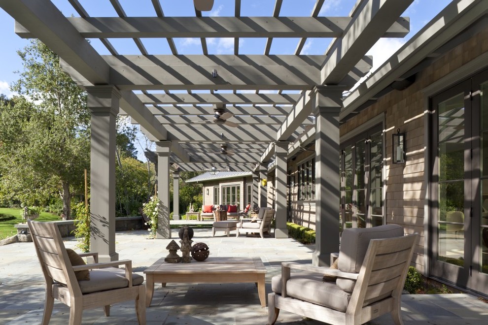 Design ideas for a transitional patio in San Francisco.