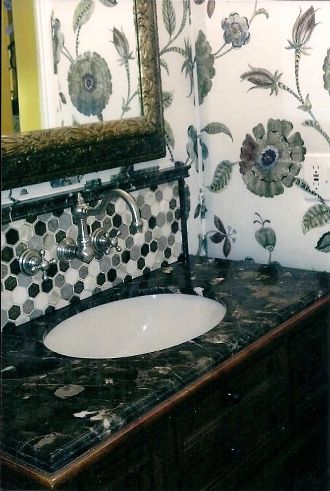 This is an example of a traditional bathroom in Phoenix.