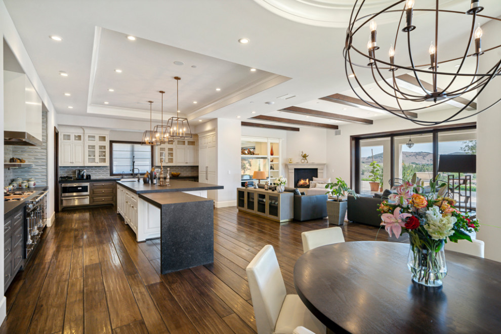 Example of a transitional kitchen design in Orange County