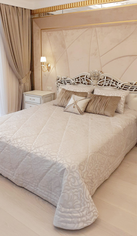 Фото готового интерьера. Второй этаж загородного дома, пространство спален в дом