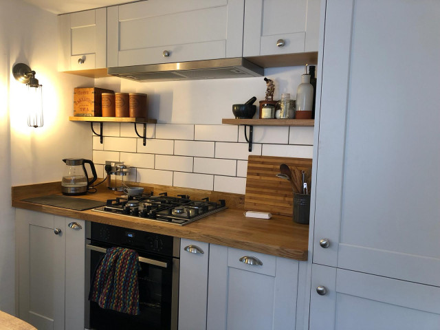 Small, Victorian terrace kitchen klassisk-koek