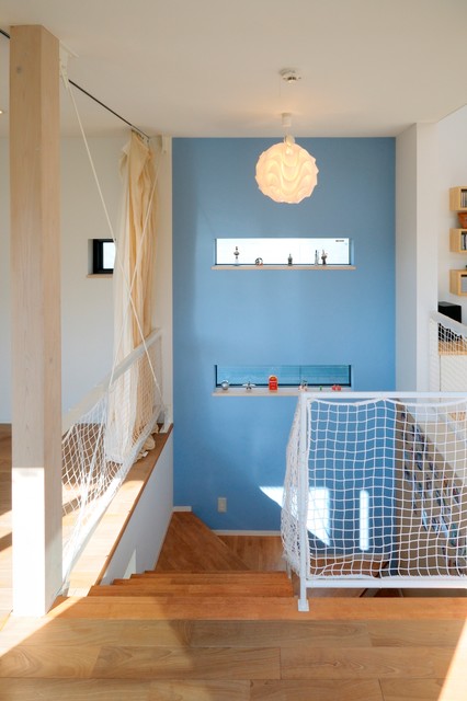 芝屋根の家 scandinave-escalier