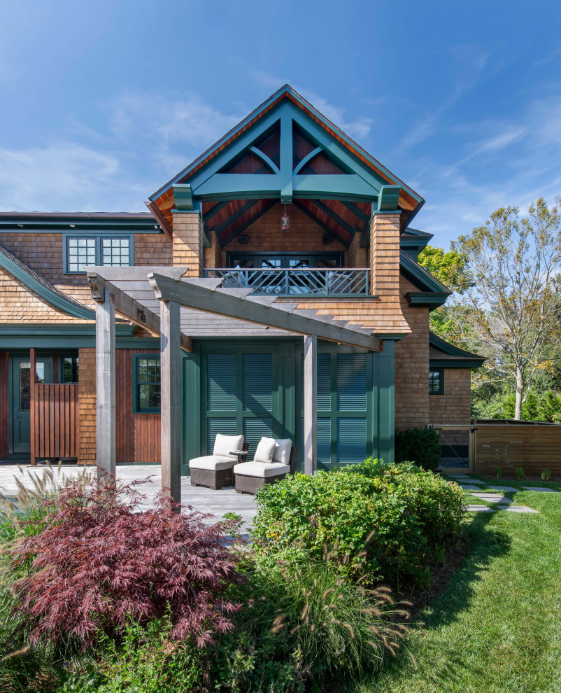 Transitional home design photo in Boston