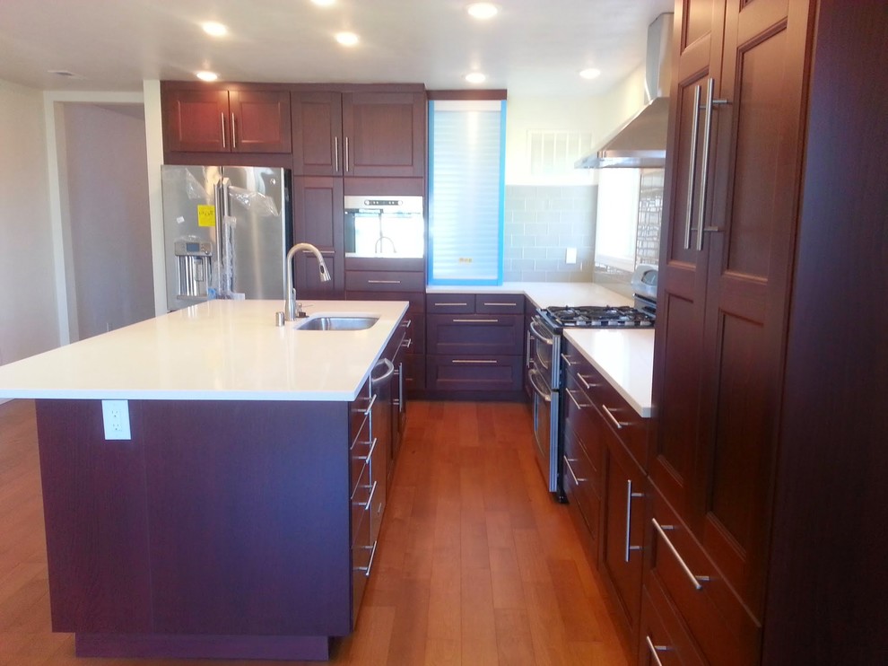 Kitchen - transitional kitchen idea in Seattle