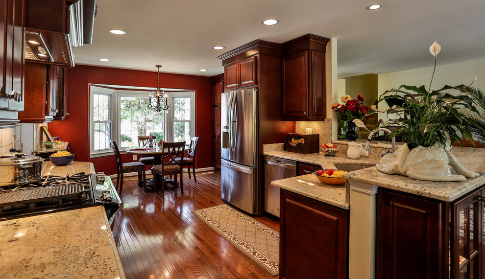 Transitional kitchen photo in DC Metro