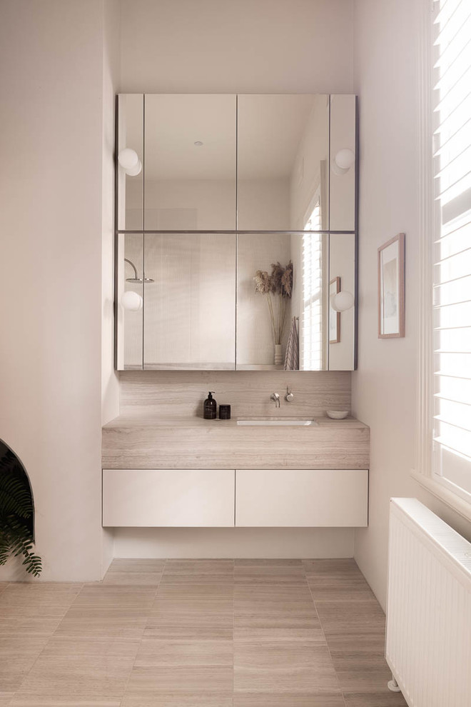 Inspiration for a mid-sized contemporary master bathroom in Melbourne with an open shower.