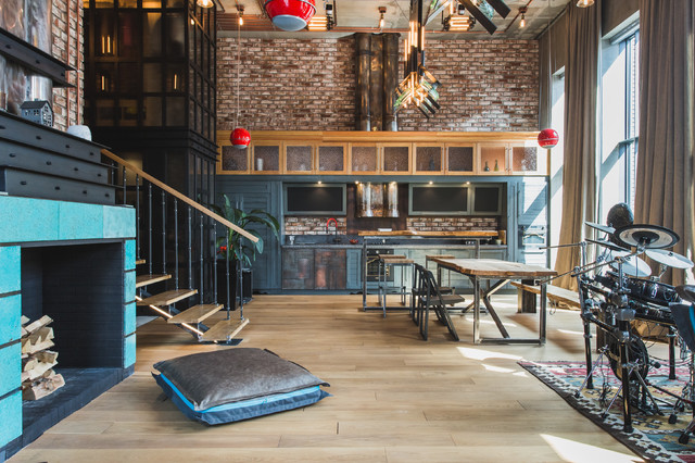 Houzz Tour: Family Rallies Around an Industrial-Chic Moscow Pad