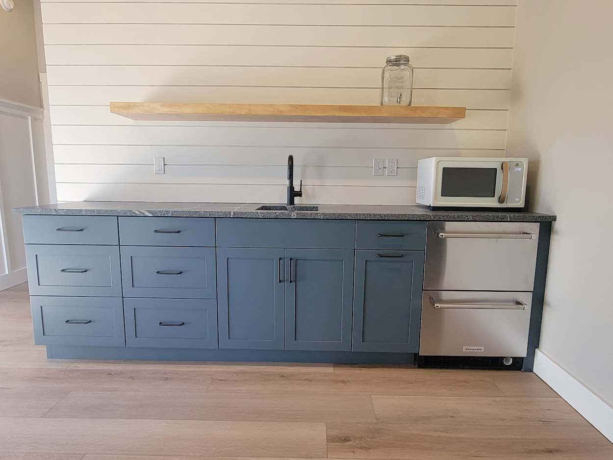 Blue mini kitchen bar