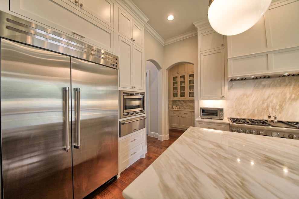 Example of a transitional kitchen design in Austin