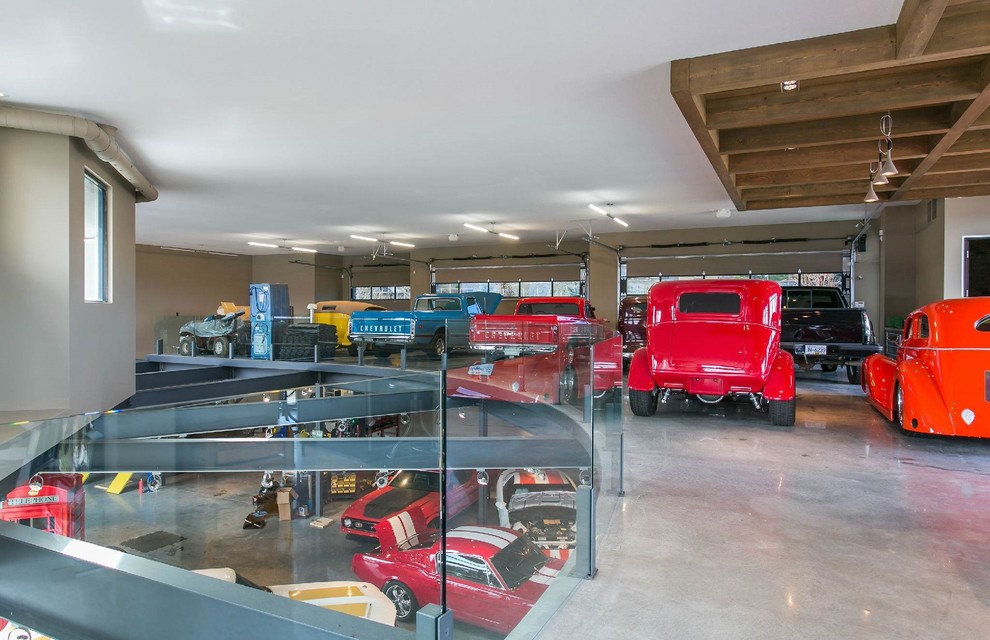 This is an example of a contemporary garage in Vancouver.