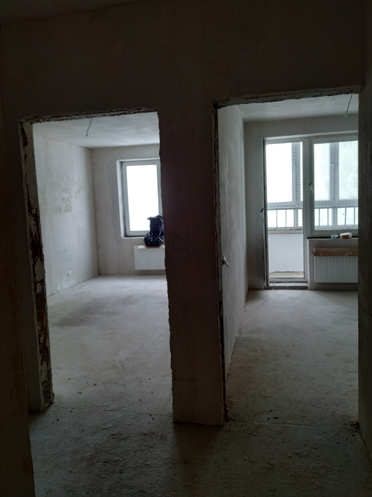 Кухня с латунным фартуком