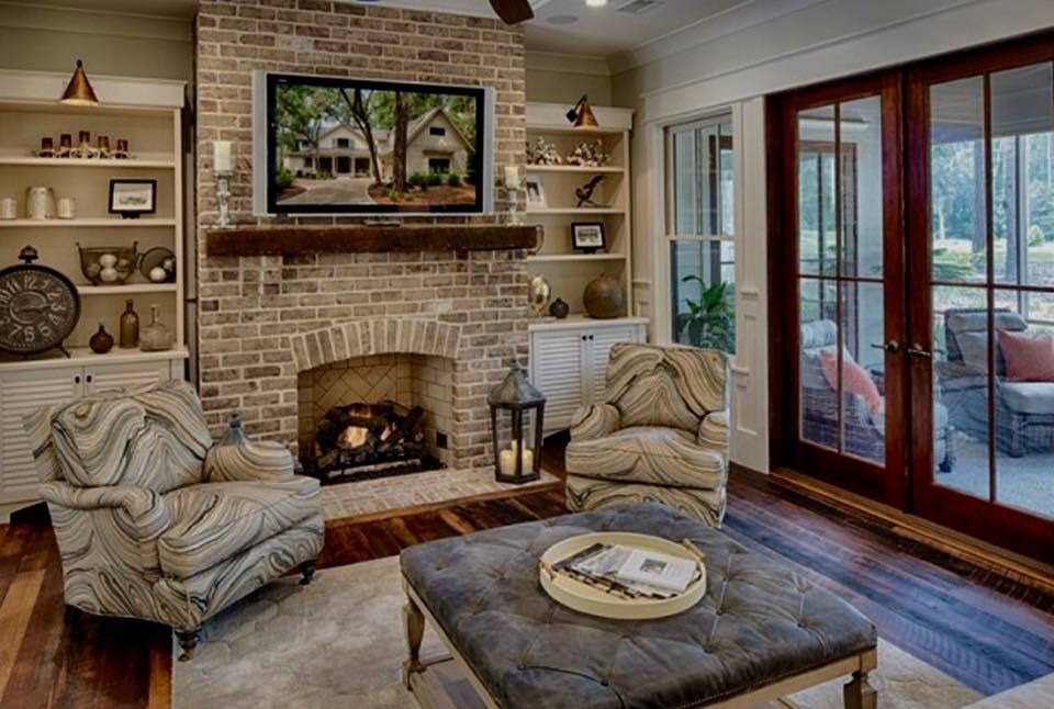 Transitional home design photo in Chicago