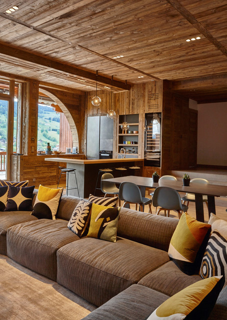 L'hermitage rustic-family-room