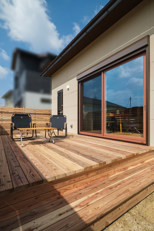 Imagen de terraza planta baja en patio lateral con privacidad
