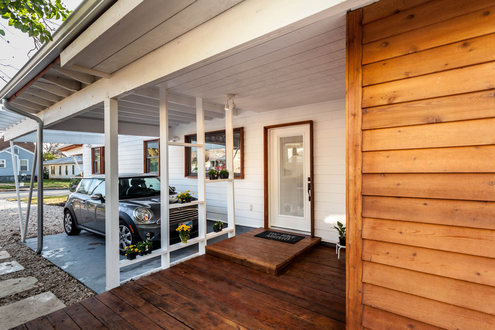 Inspiration for a mid-sized eclectic one-storey white exterior in Austin with wood siding.