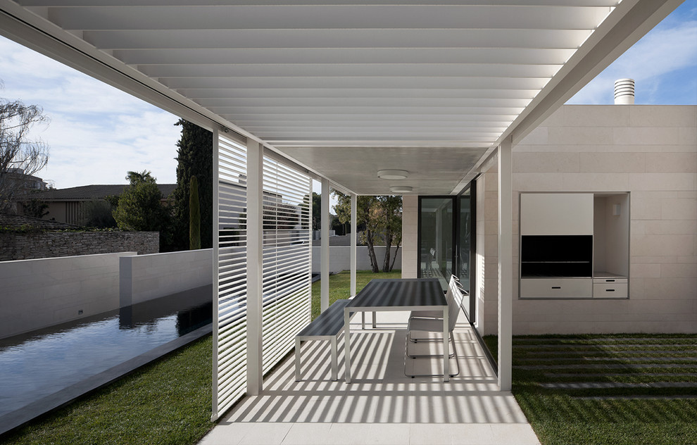 Inspiration for a contemporary verandah in Barcelona.
