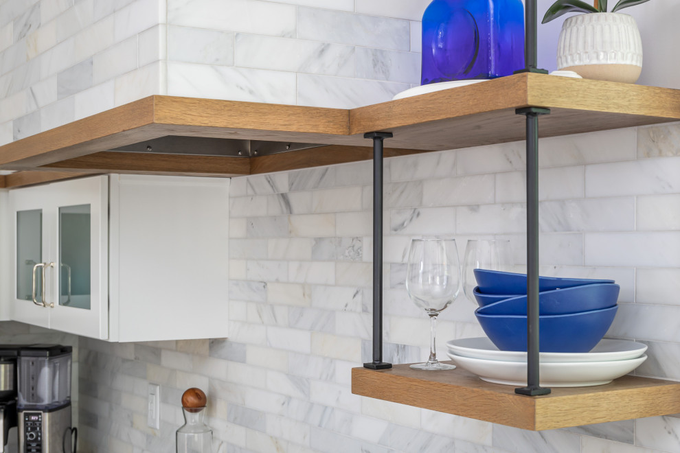 Example of a mid-sized transitional l-shaped medium tone wood floor and brown floor eat-in kitchen design in Raleigh with an undermount sink, shaker cabinets, blue cabinets, quartzite countertops, white backsplash, marble backsplash, stainless steel appliances, an island and white countertops