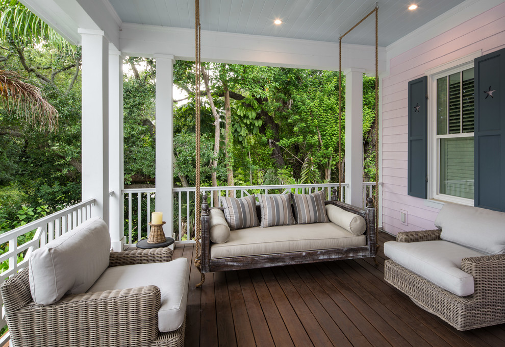 This is an example of a tropical deck in Tampa.