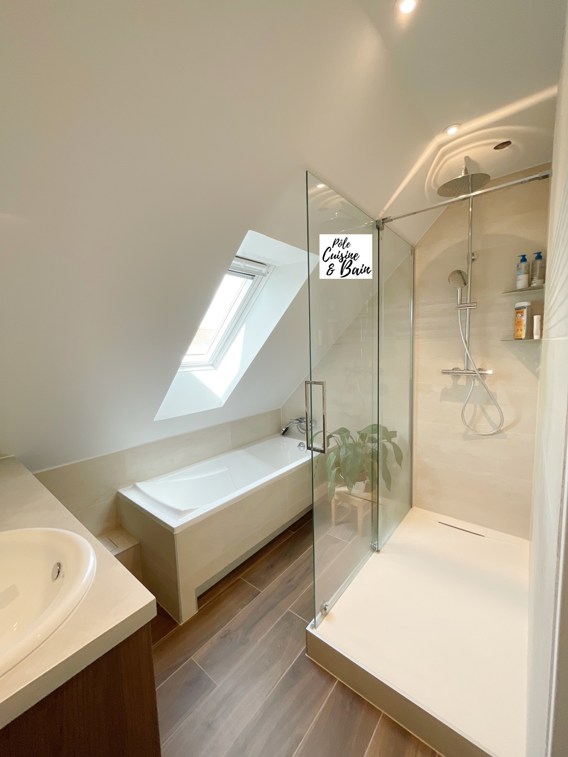 SALLE D'EAU & BAIN: rénovation complète avec porte à galandage