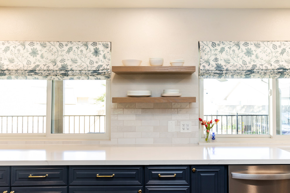 Transitional kitchen photo in Phoenix