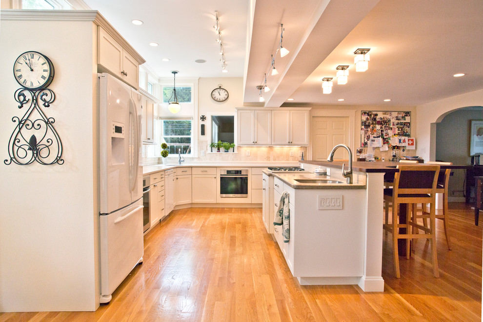 Example of a transitional kitchen design in Boston