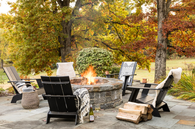 10 Things to Consider When Choosing an Outdoor Fire Feature (14 photos)