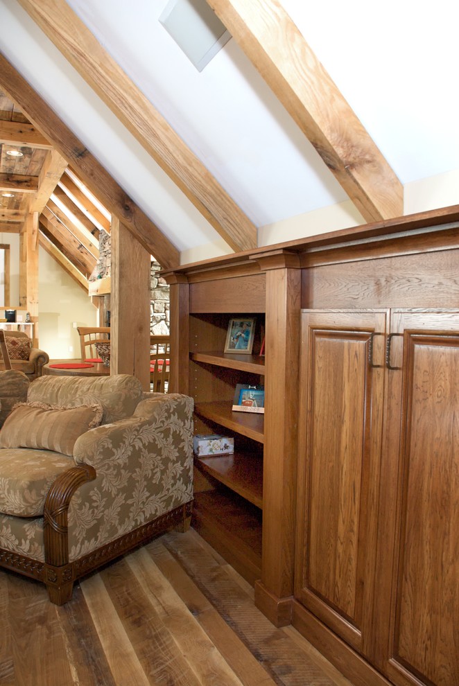 Williamsburg Timber Bonus Room