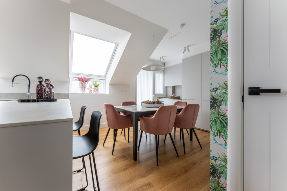 Atico "capricho" con algunos muebles de familia.