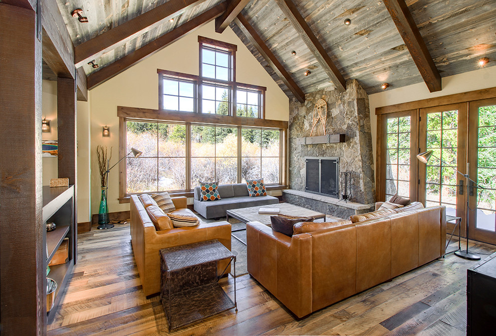Mountain style home design photo in Denver