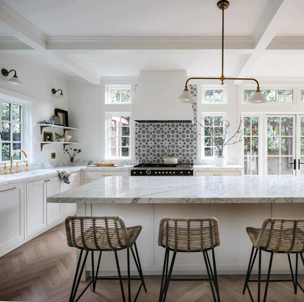 Example of a classic kitchen design in Seattle