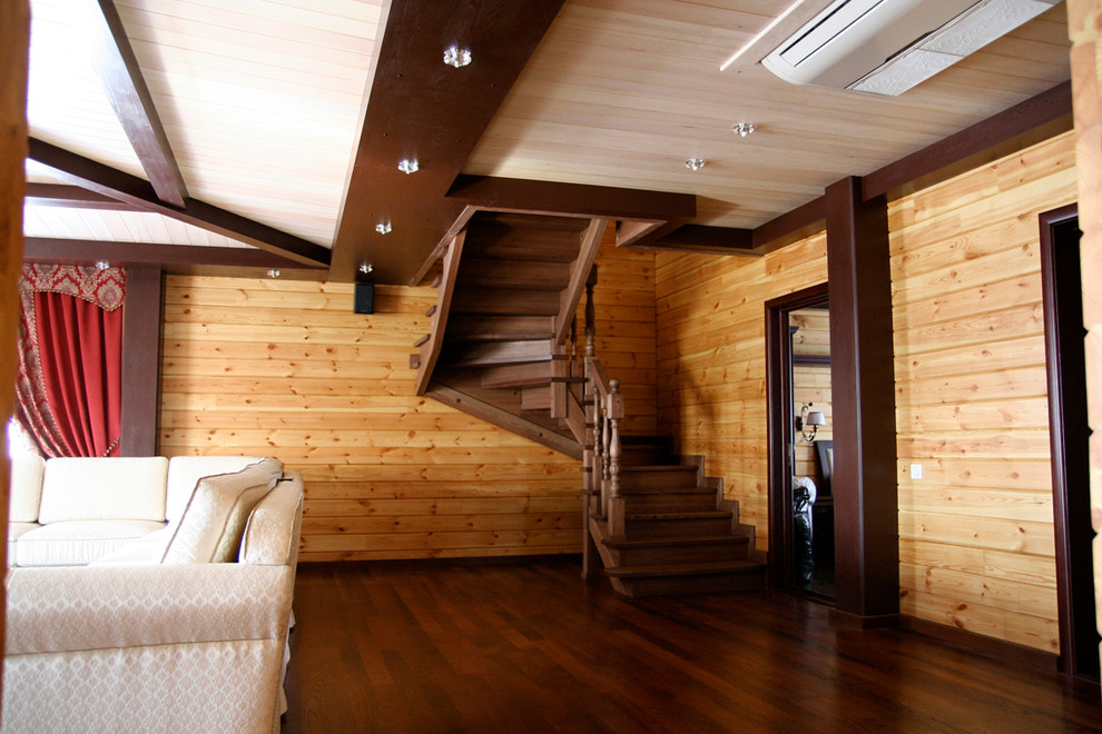 Гостиная в коттедже из клееного бруса