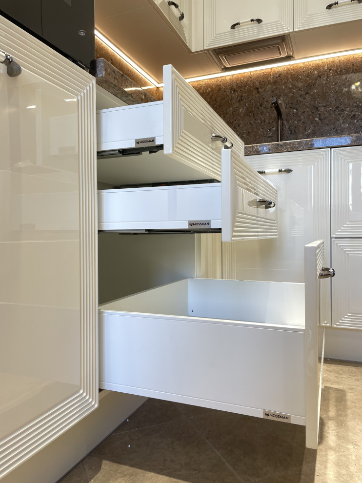 Элегантный кухонный гарнитур RIO в нежном цвете Зефир