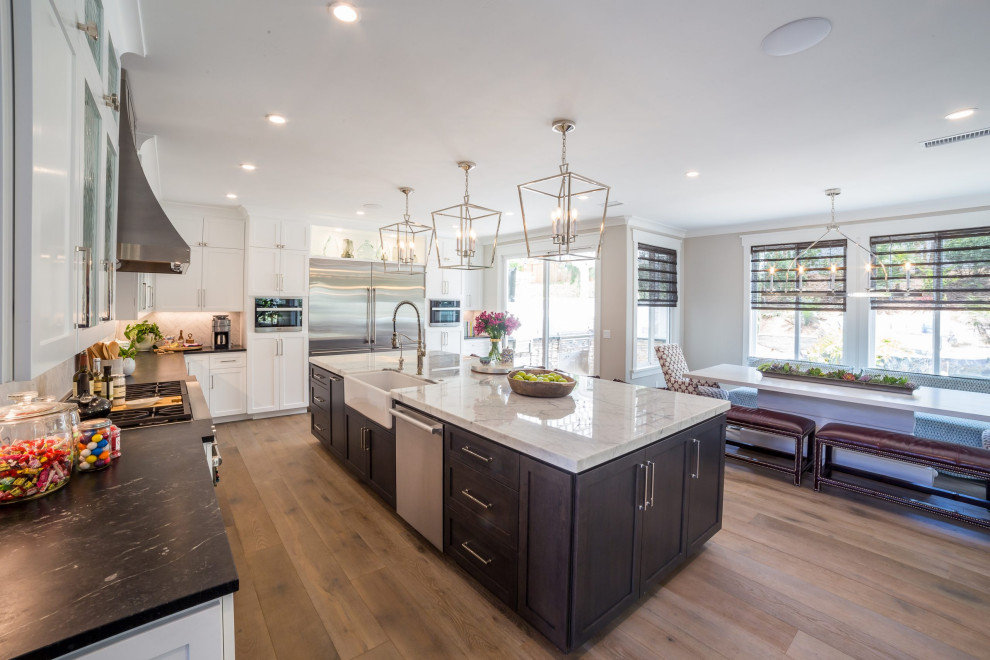 Example of a transitional kitchen design in Los Angeles