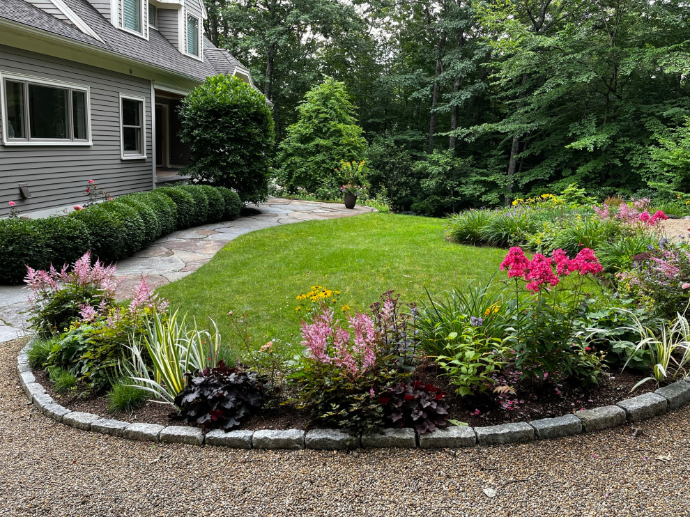 Design ideas for a large transitional full sun front yard stone walkway for summer.