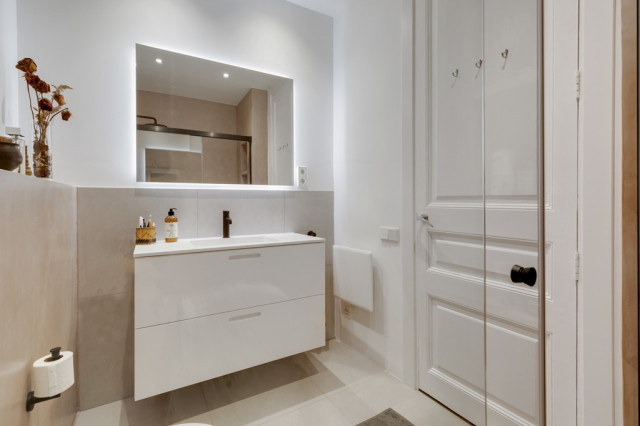 Un bany al Born minimalistisch-badezimmer