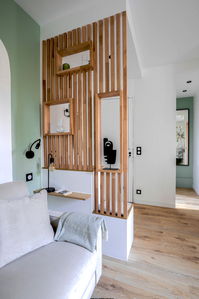 Design ideas for a small scandinavian family room in Paris.