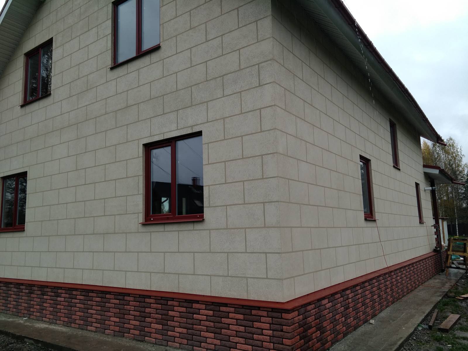 Изготовление фасада из декоративной штукатурки в Кириши