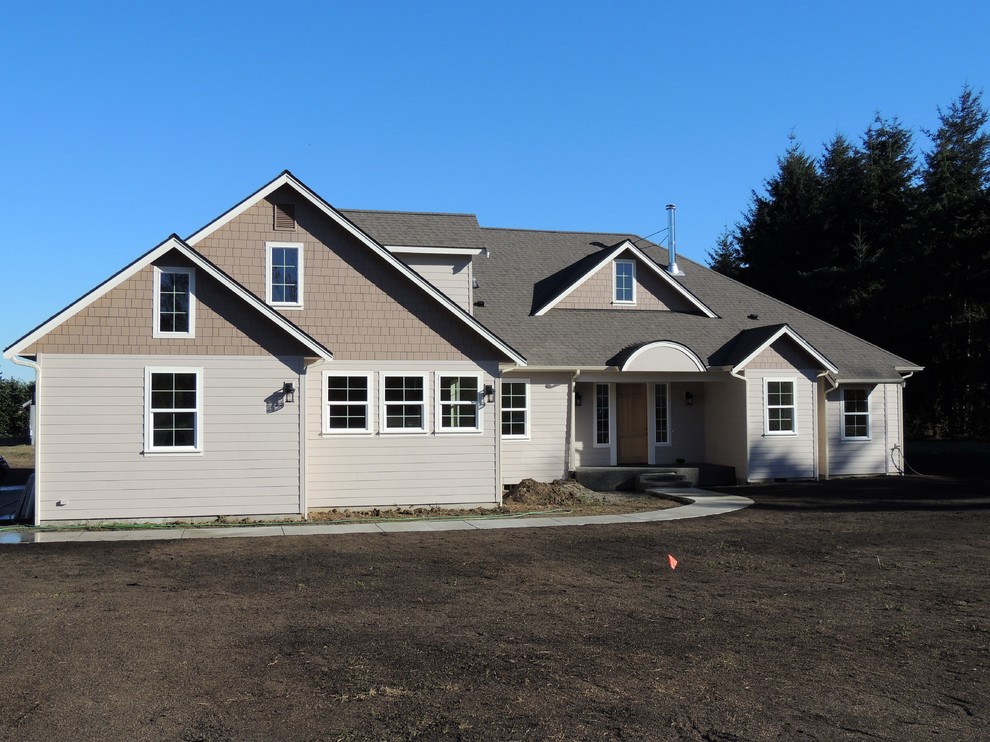 Transitional home design photo in Seattle