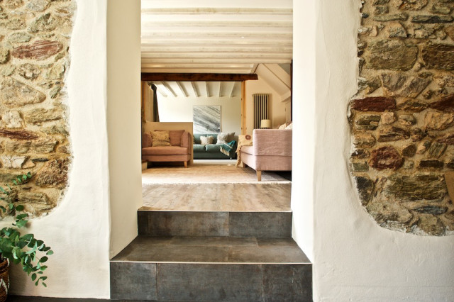 Rustic Devon rustic-living-room