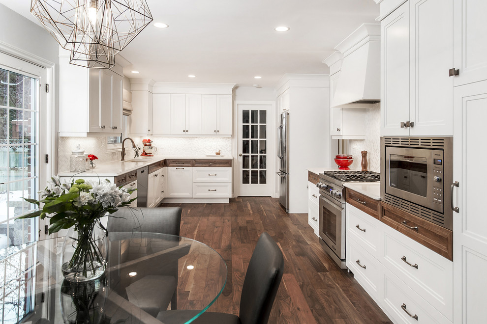 Kitchen - transitional kitchen idea in Toronto